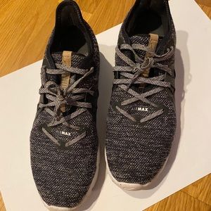 size 10 women’s black and white Nike Air Max shoes